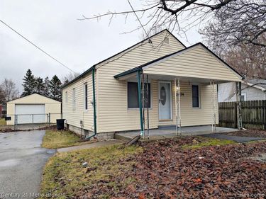 2074 N Center Road, Burton, MI 48509