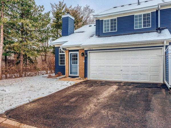 1790 Donegal Drive, Unit 5, Woodbury, MN 55125