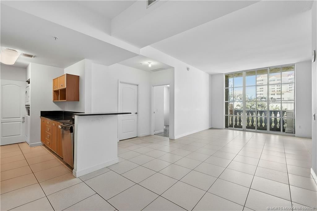 410 Evernia Street, Unit 202, West Palm Beach, FL 33401 Photo