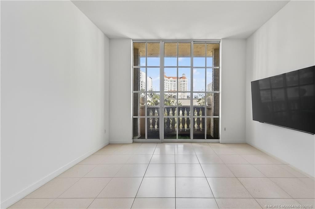 410 Evernia Street, Unit 202, West Palm Beach, FL 33401 Photo