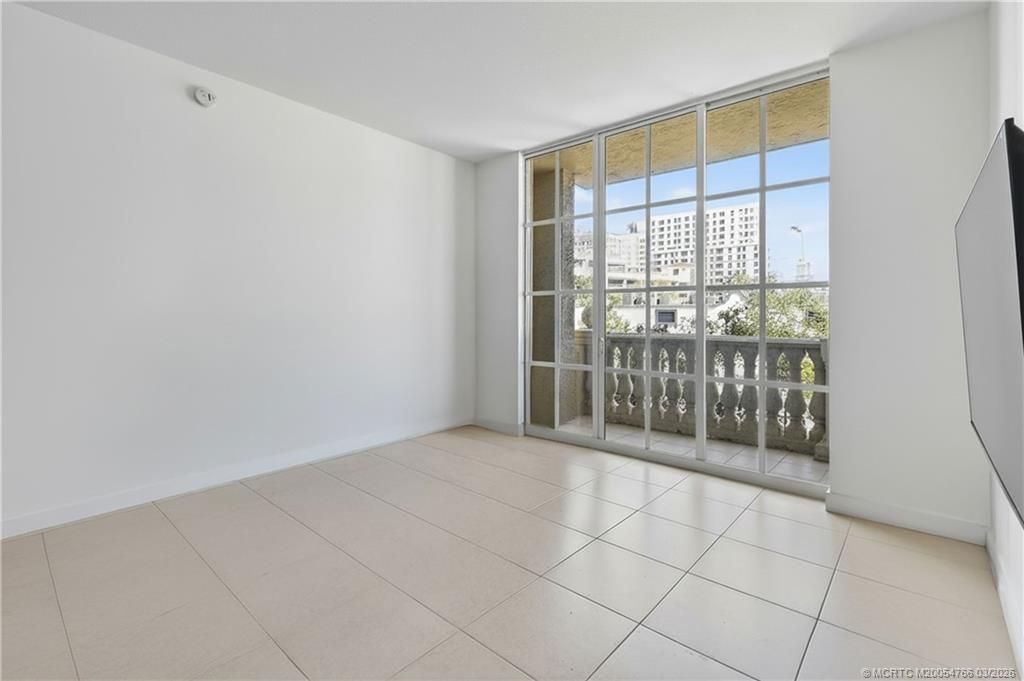 410 Evernia Street, Unit 202, West Palm Beach, FL 33401 Photo