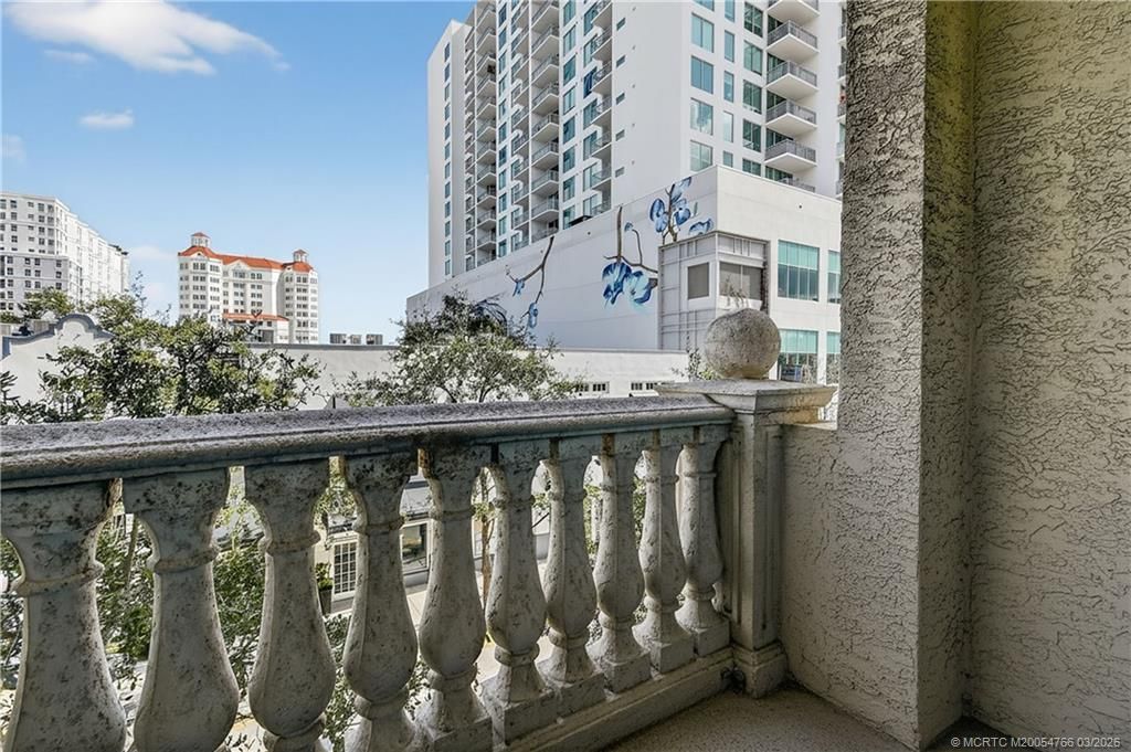 410 Evernia Street, Unit 202, West Palm Beach, FL 33401 Photo