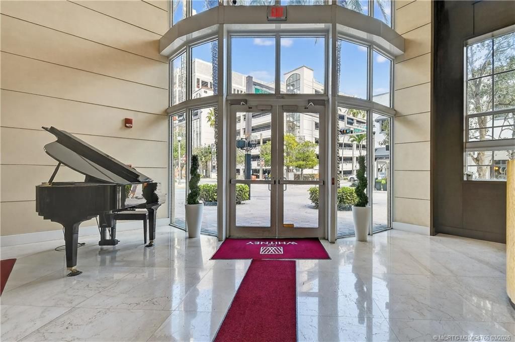 410 Evernia Street, Unit 202, West Palm Beach, FL 33401 Photo