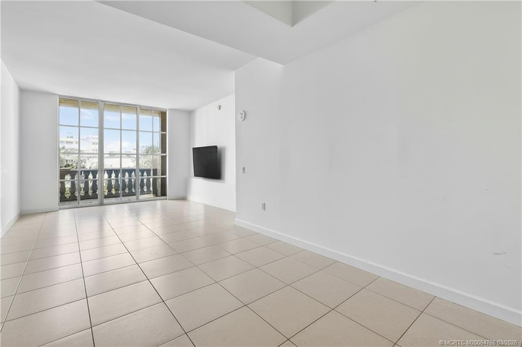 410 Evernia Street, Unit 202, West Palm Beach, FL 33401 Photo