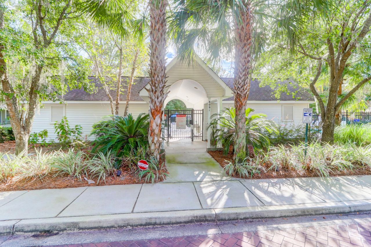 7921 Shadow Oak Drive Photo 16