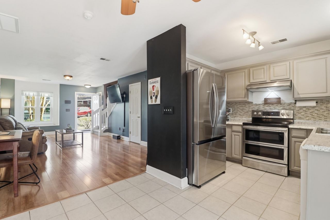 7921 Shadow Oak Drive Photo 6