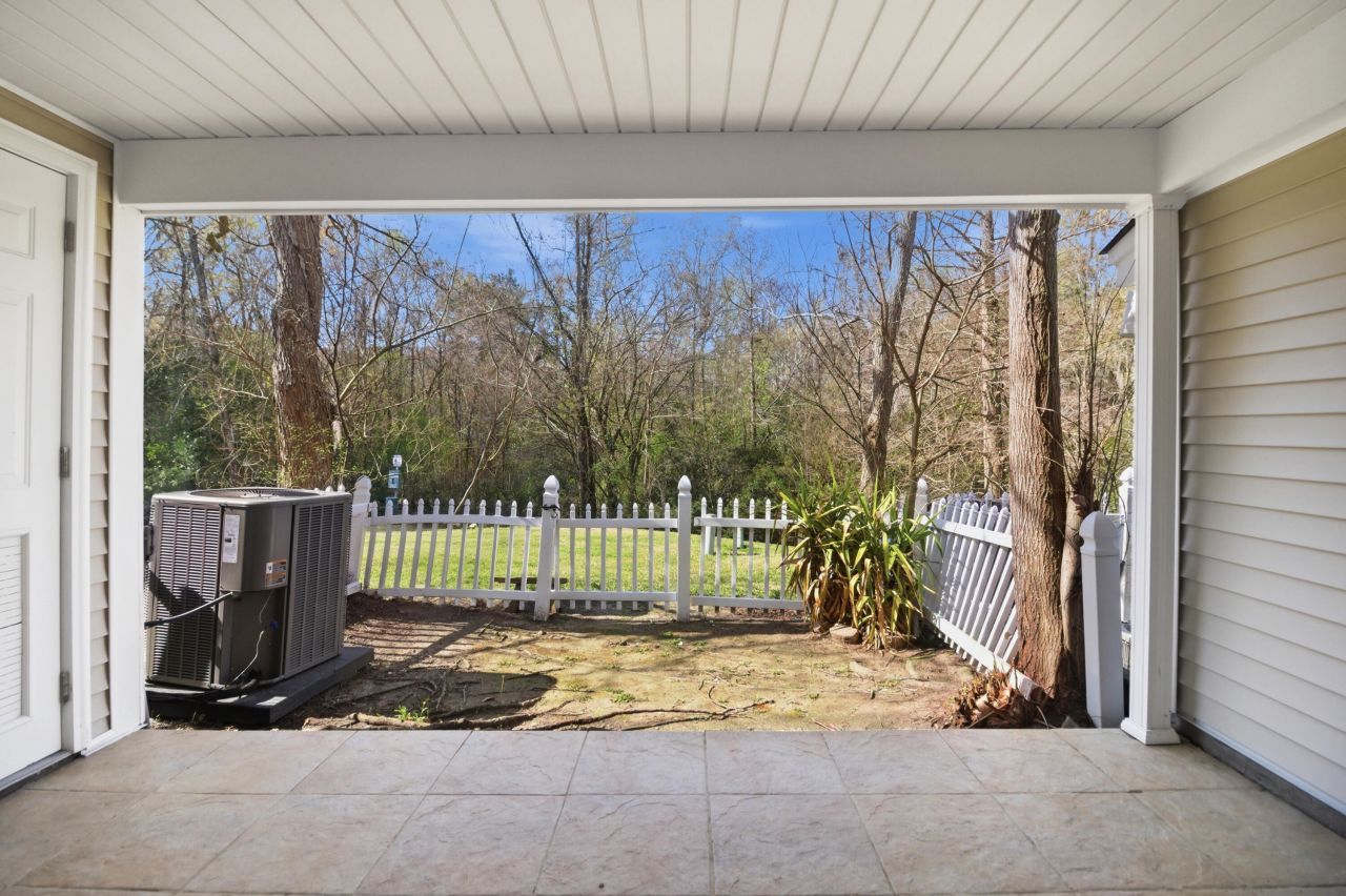 7921 Shadow Oak Drive Photo 9