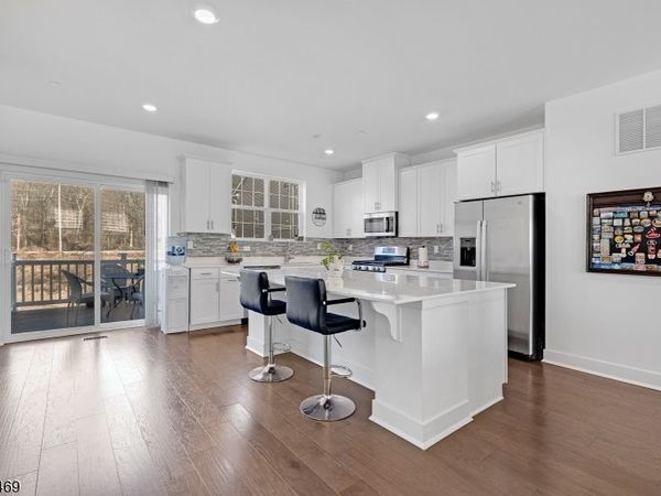 14 Coogan Ct, Morris Plains, NJ 07950