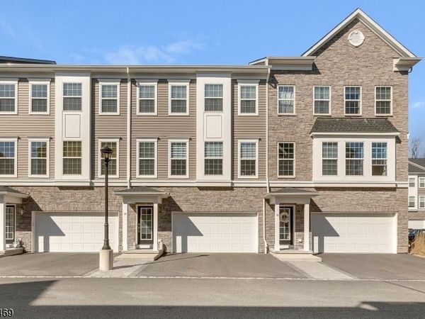 14 Coogan Ct, Morris Plains, NJ 07950