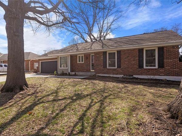 717 NE Mulberry Street, Lee's Summit, MO 64086