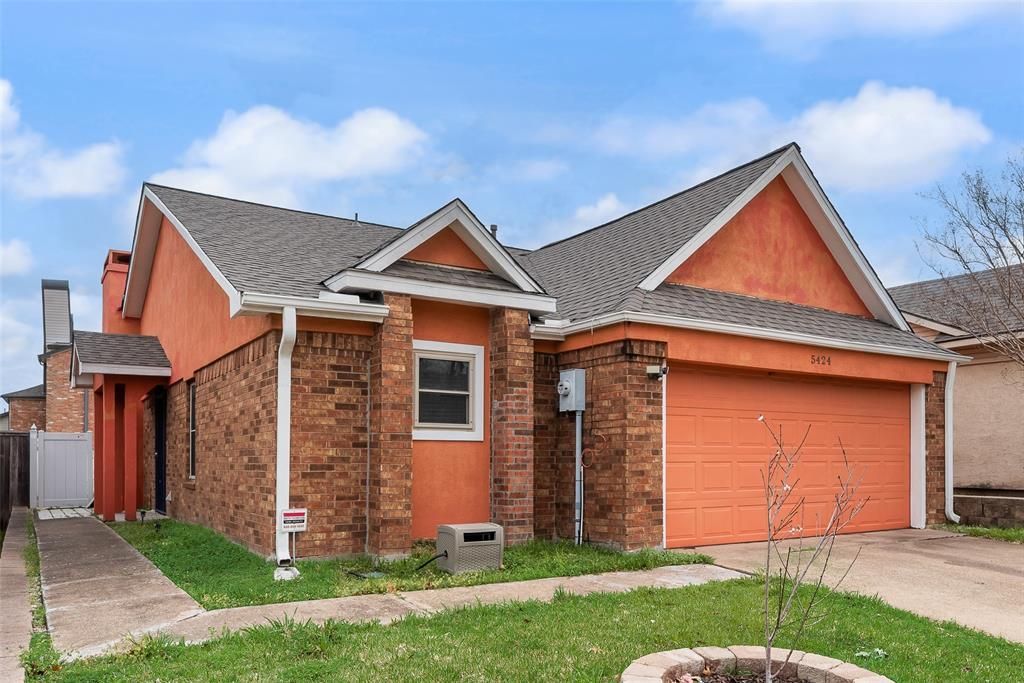 5424 Village Green Drive, Mesquite, TX 75150 Main Photo