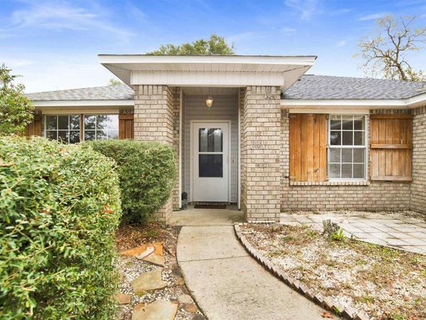 1024 Oak View Dr, Pensacola, FL 32506