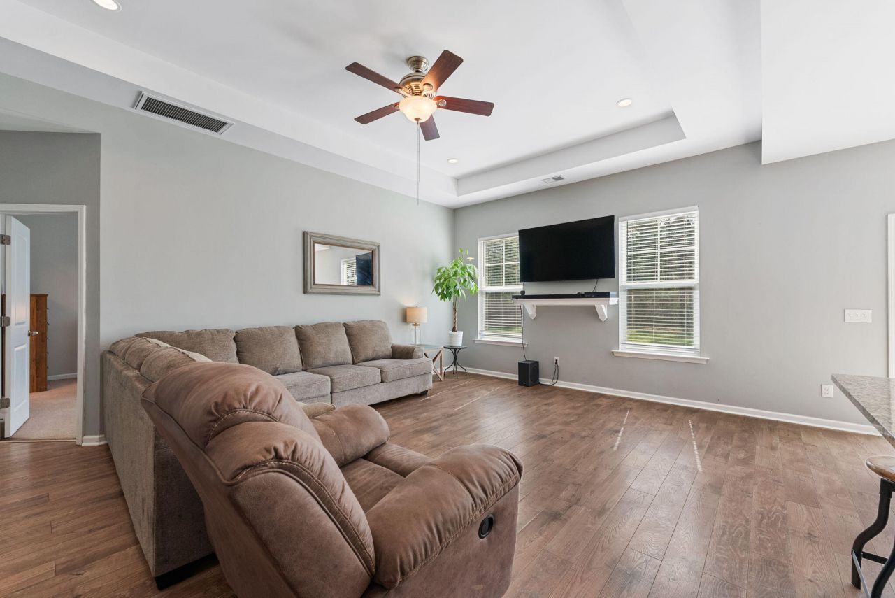 2012 Triple Crown Lane Photo 11