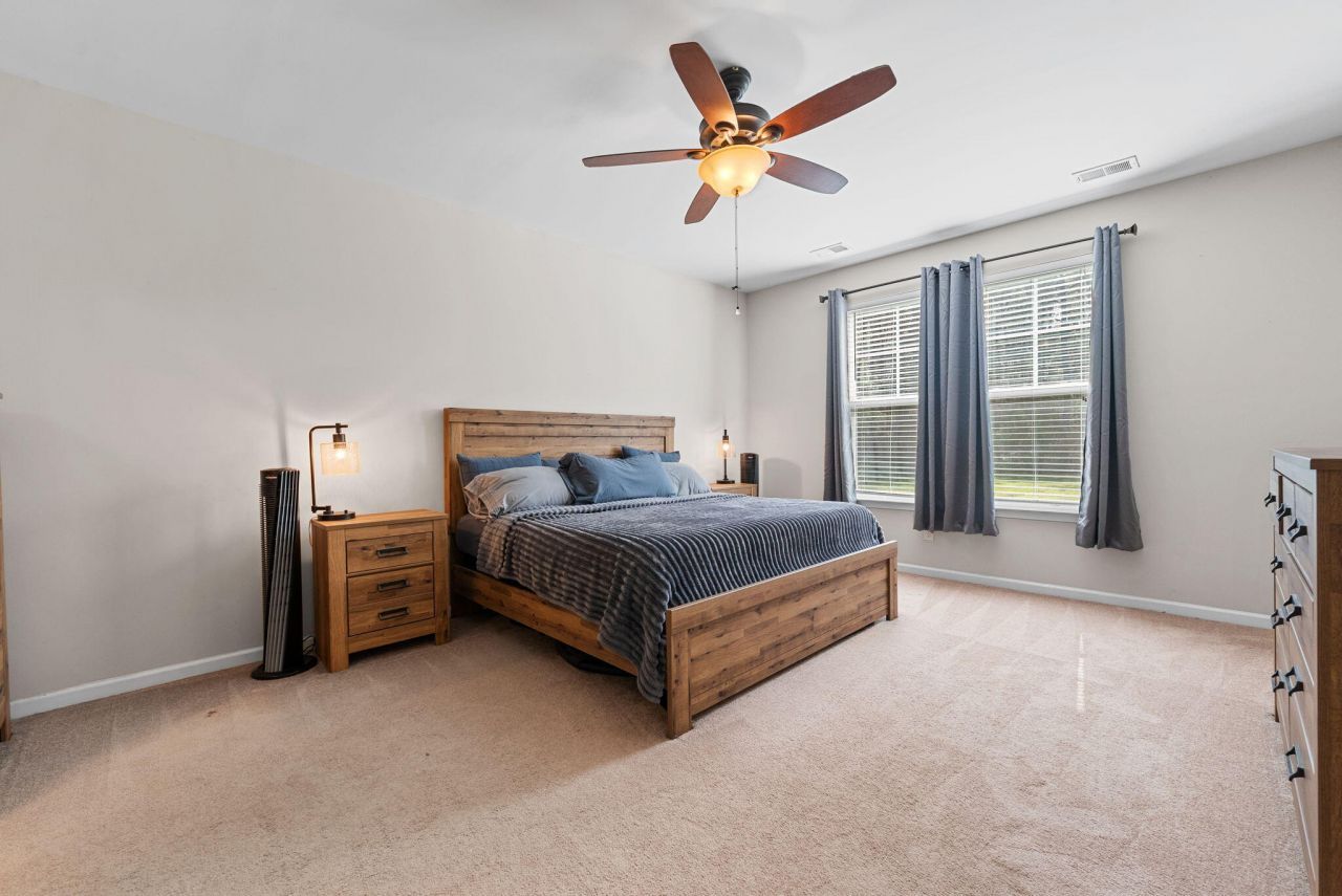 2012 Triple Crown Lane Photo 16