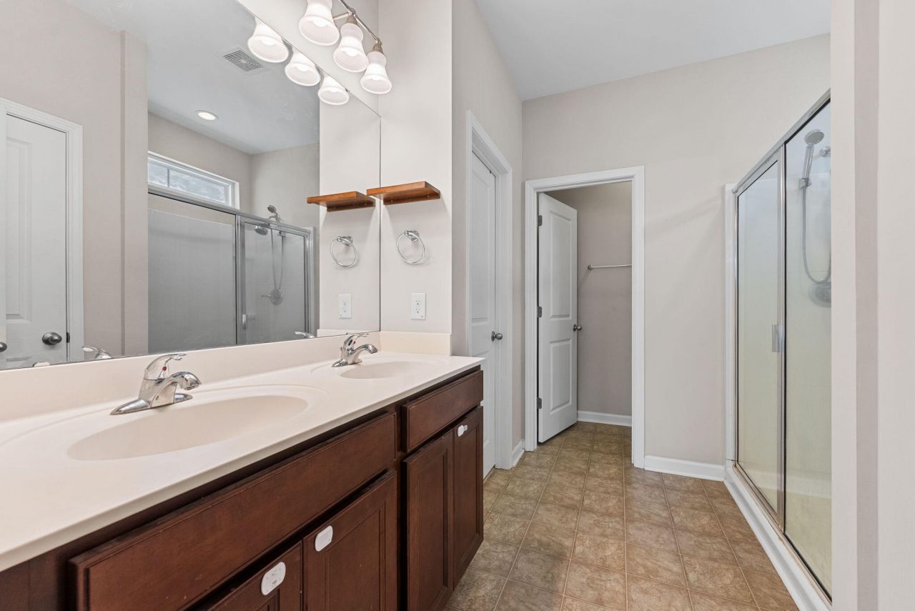 2012 Triple Crown Lane Photo 18