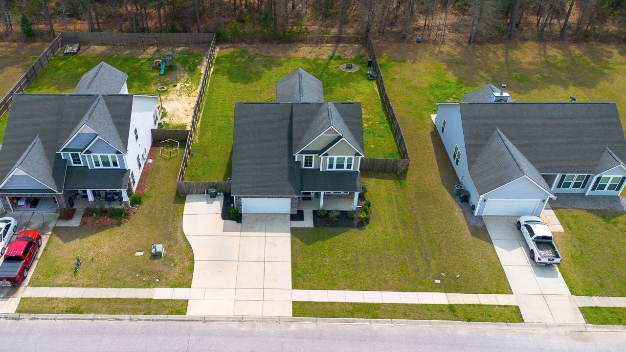 2012 Triple Crown Lane Photo 2