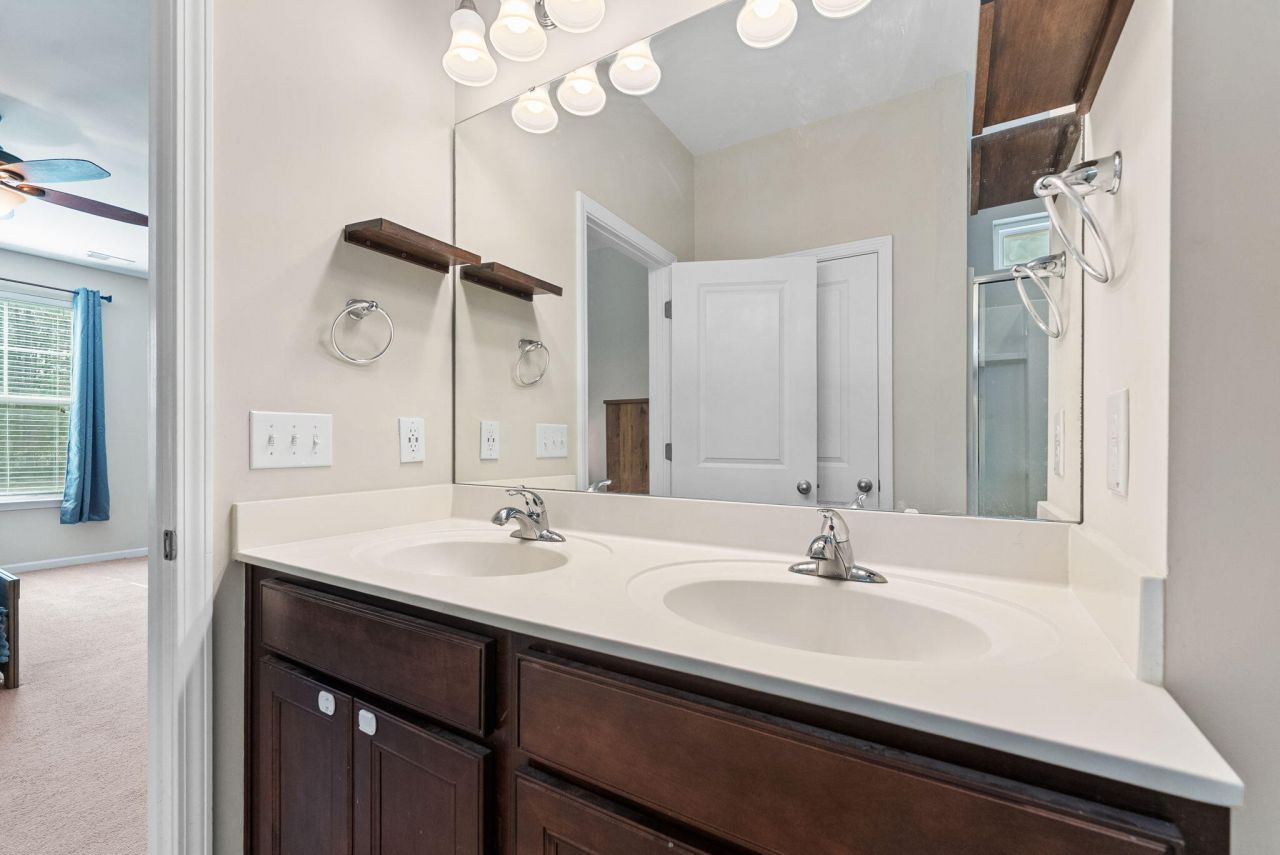 2012 Triple Crown Lane Photo 20