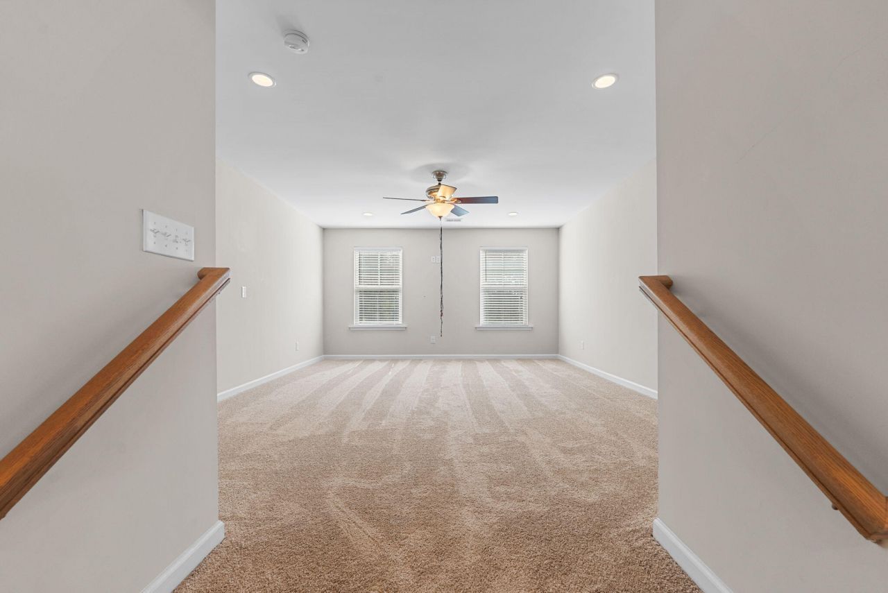 2012 Triple Crown Lane Photo 21