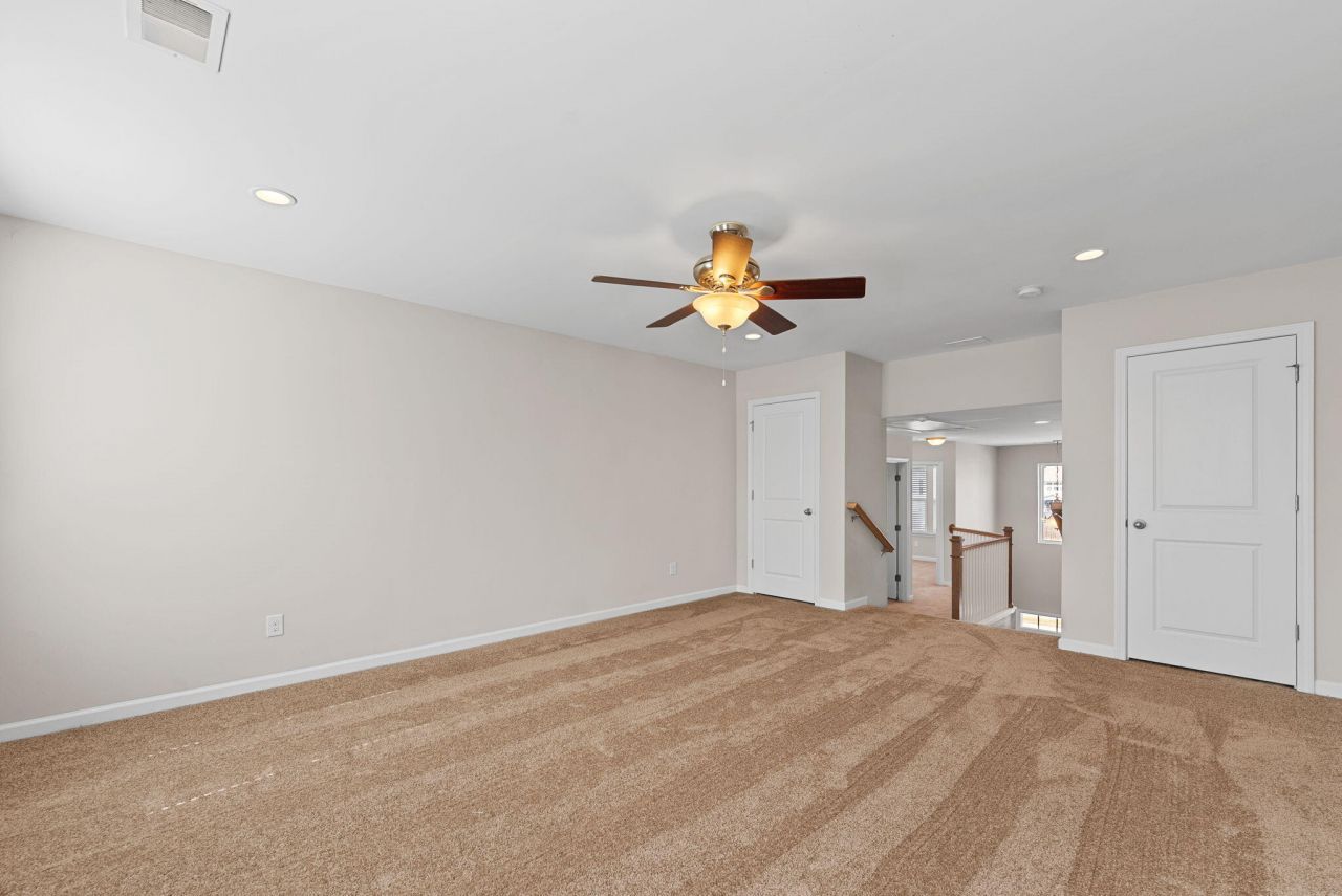 2012 Triple Crown Lane Photo 23