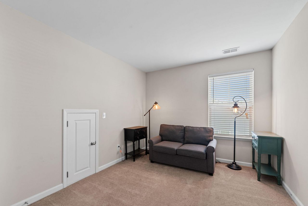 2012 Triple Crown Lane Photo 24