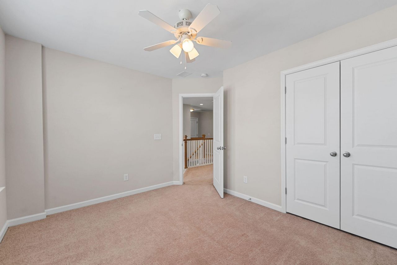 2012 Triple Crown Lane Photo 27