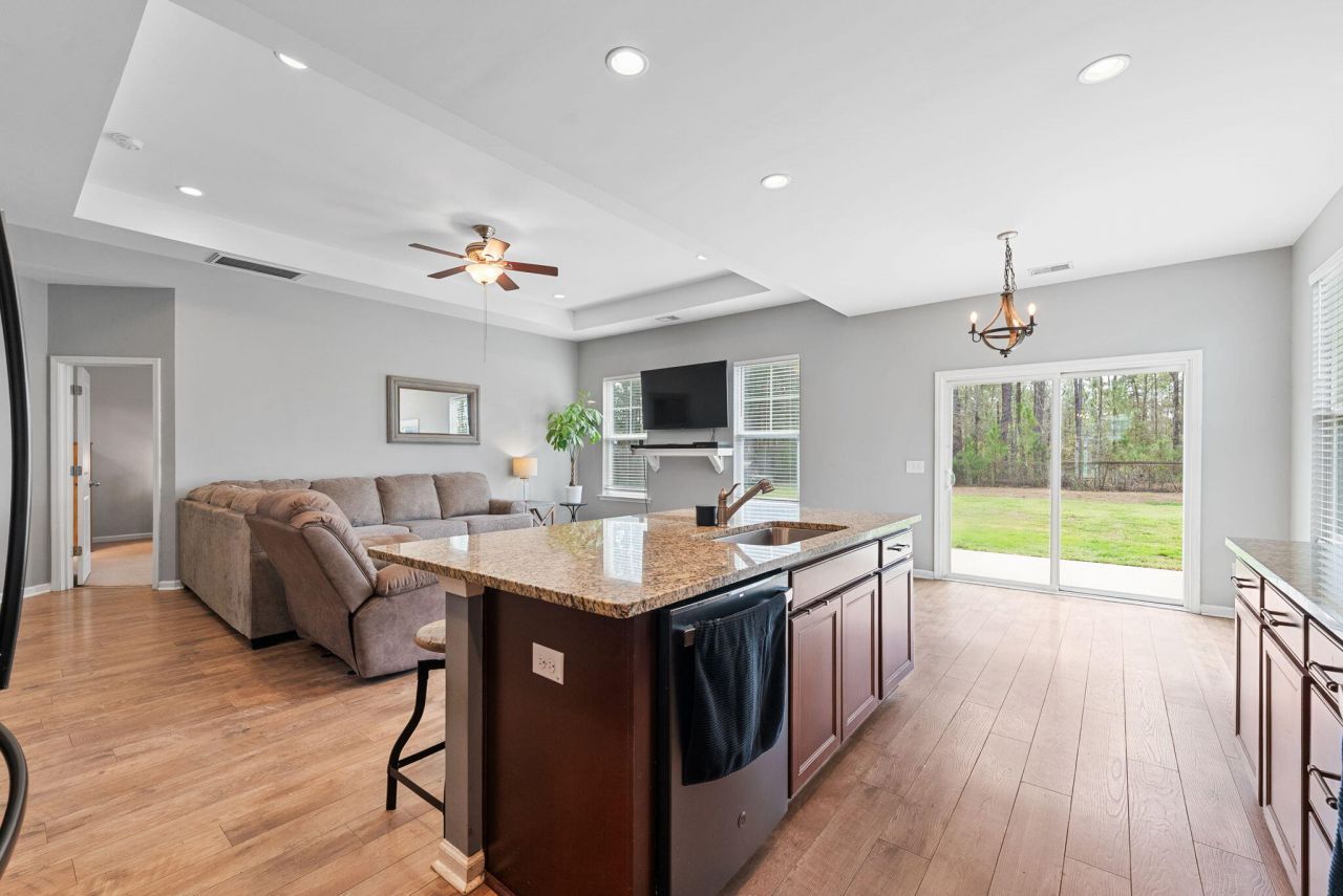 2012 Triple Crown Lane Photo 4