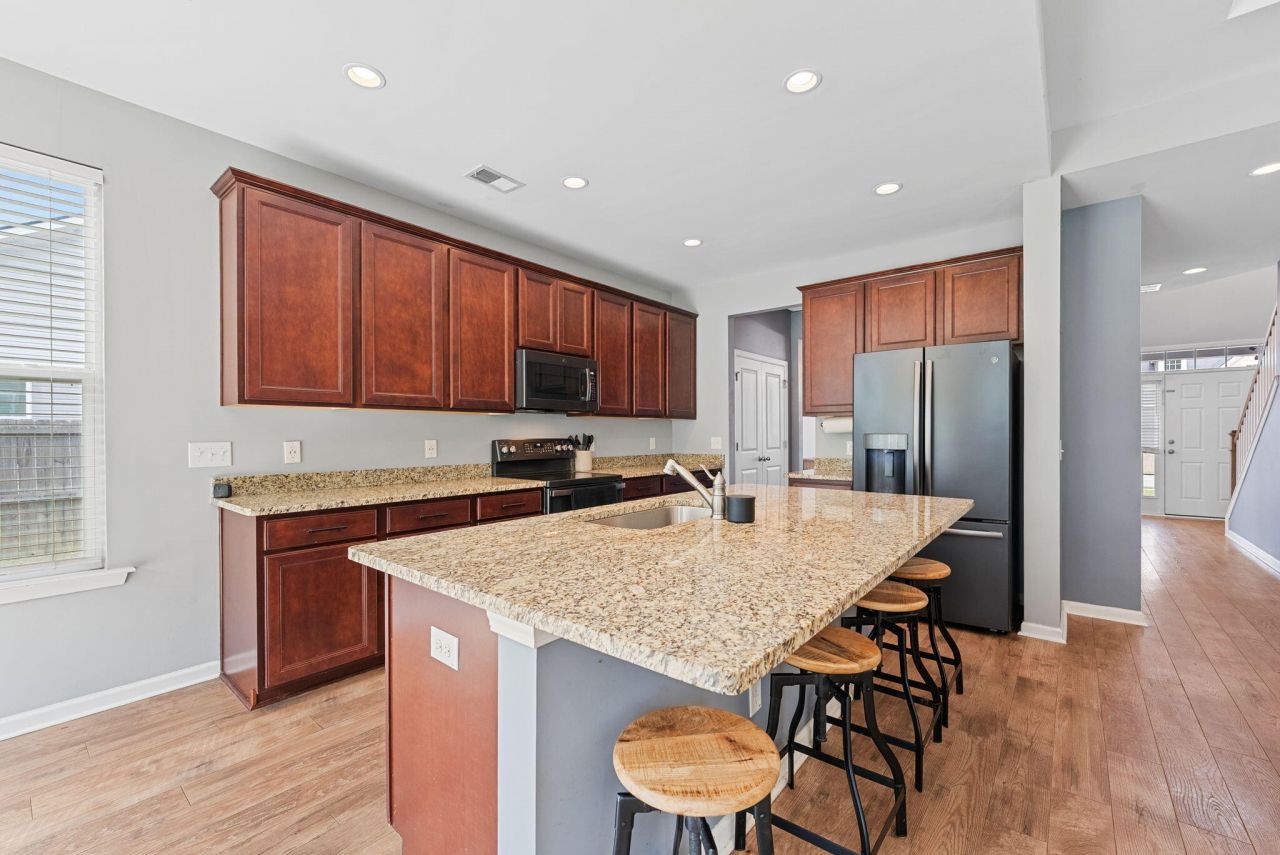 2012 Triple Crown Lane Photo 5