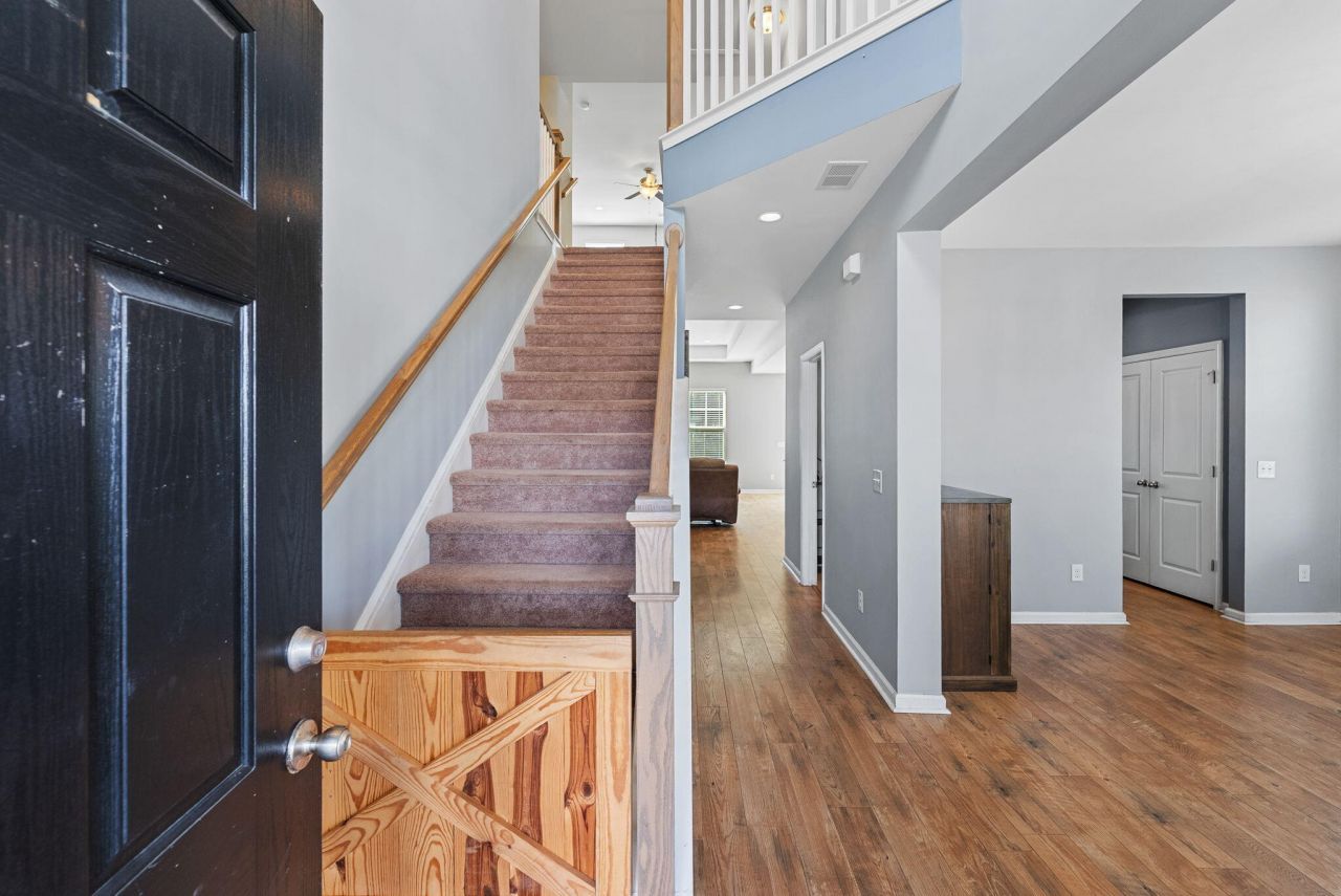 2012 Triple Crown Lane Photo 6