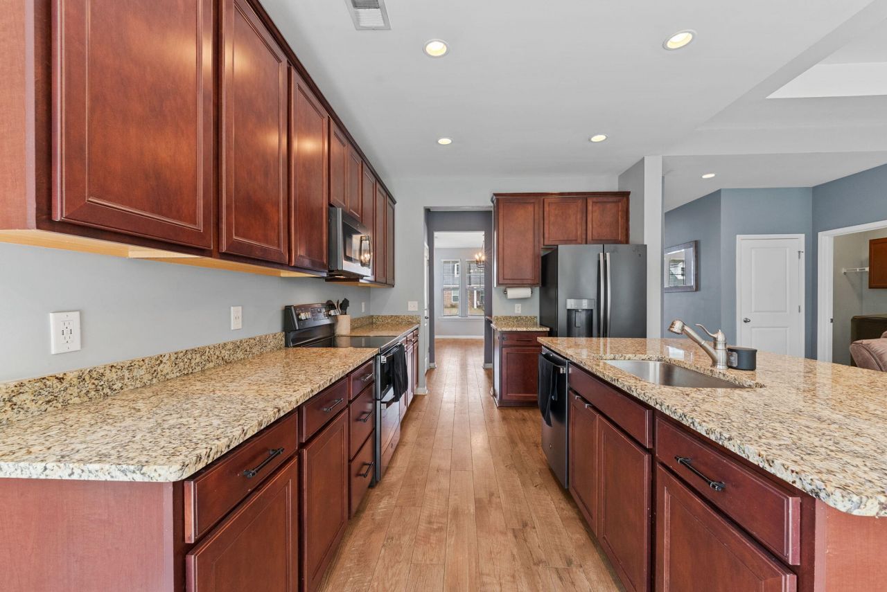 2012 Triple Crown Lane Photo 7