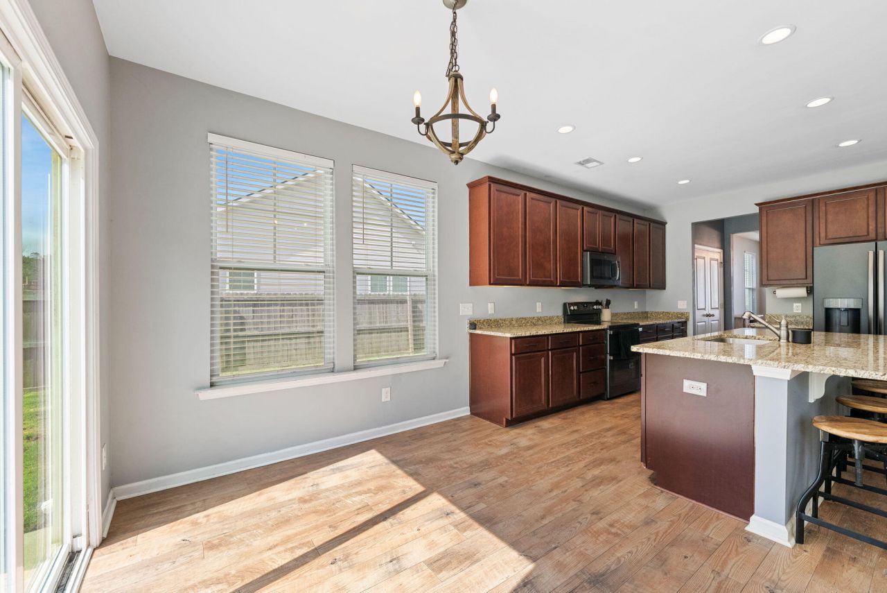 2012 Triple Crown Lane Photo 8