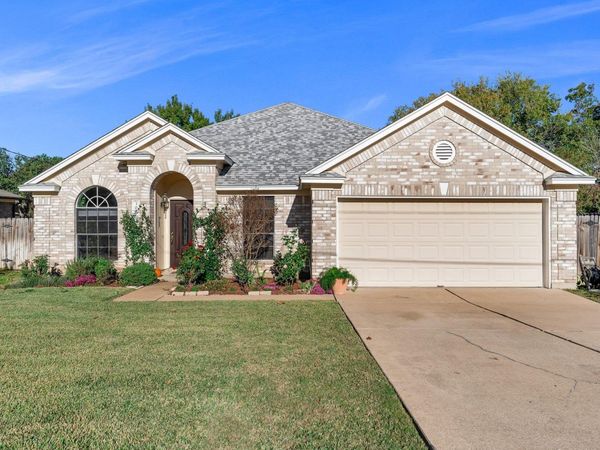 302 Debora DR, Georgetown, TX 78628