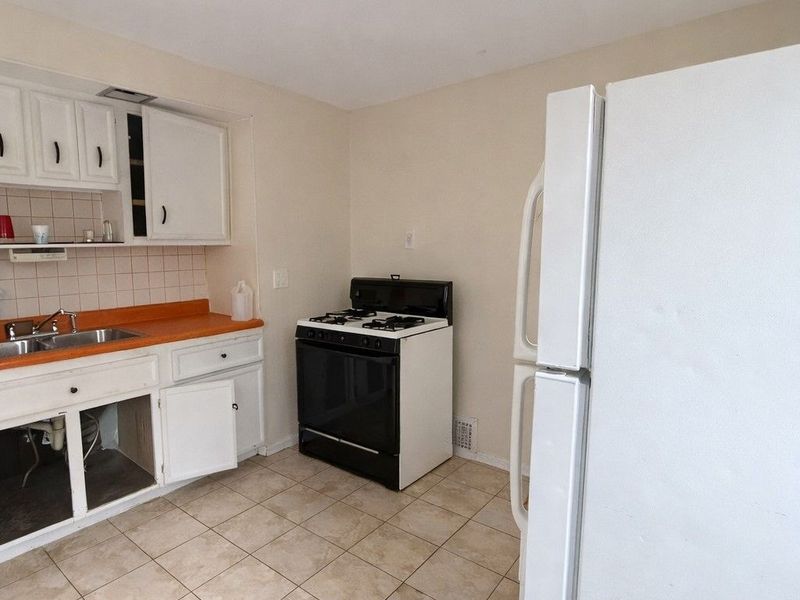 10805 Avon Avenue, Cleveland, OH 44105 Photo 3