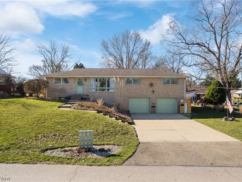 415 Valeside Avenue NE, Massillon, OH 44646 Photo 1