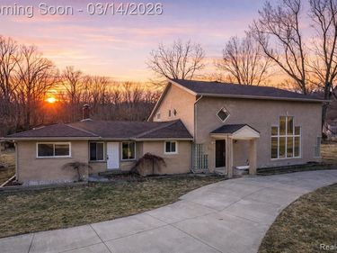 19580 Parke Lane, Grosse Ile Twp, MI 48138