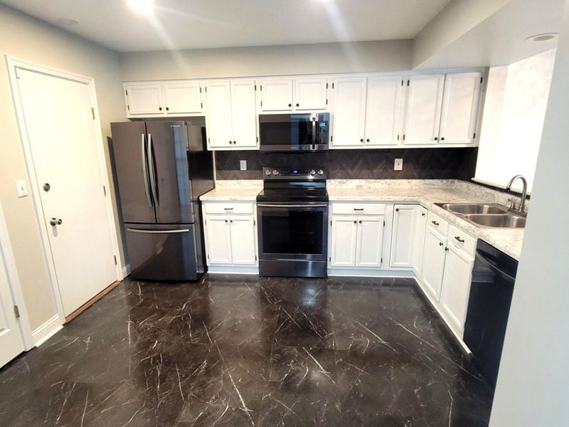 1608 Shady Cove Lane, Florence, KY 41042 Photo 2