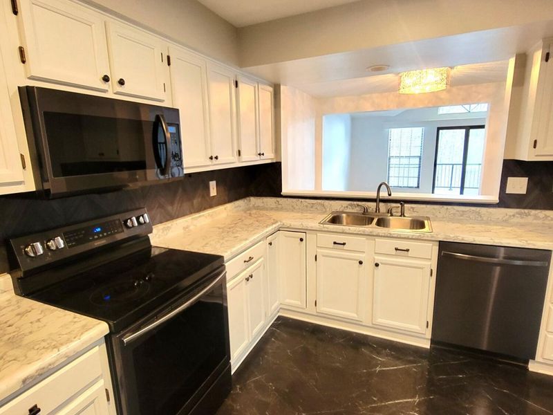 1608 Shady Cove Lane, Florence, KY 41042 Photo 4