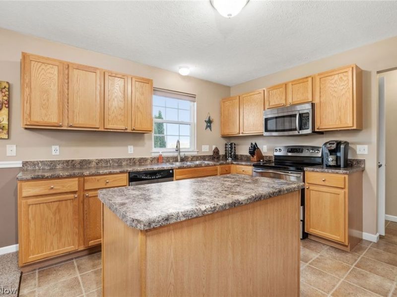 2664 Day Lily Lane, Medina, OH 44256 Photo 9