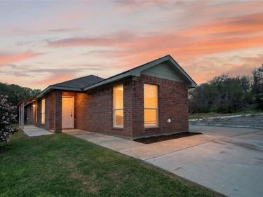 2971 Loving Avenue, Fort Worth, TX 76106