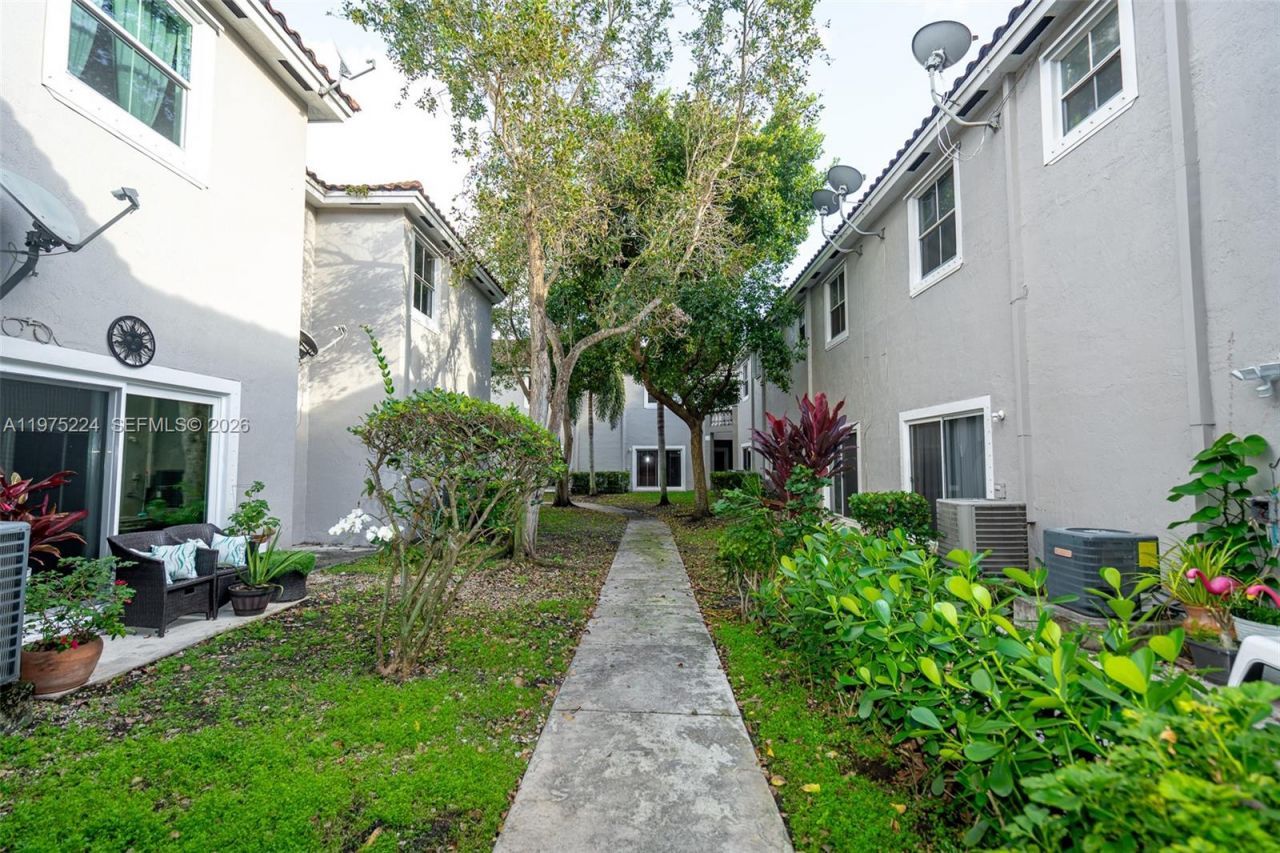 14046 SW 49th St, Unit 16, Miramar, FL 33027 Photo