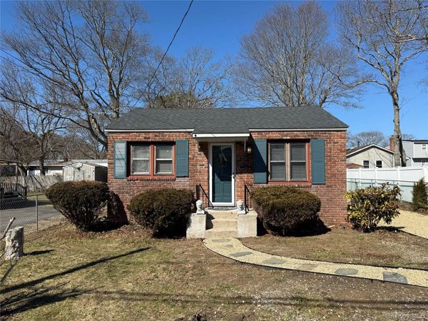 21 Sherwood Drive , Mastic Beach, NY 11951