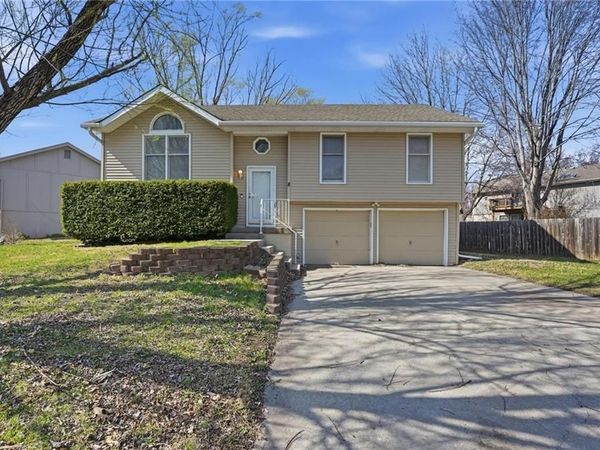 8 NW 102nd Street, Kansas City, MO 64155