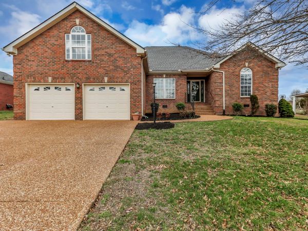 1043 Whitley Pl, Hendersonville, TN 37075