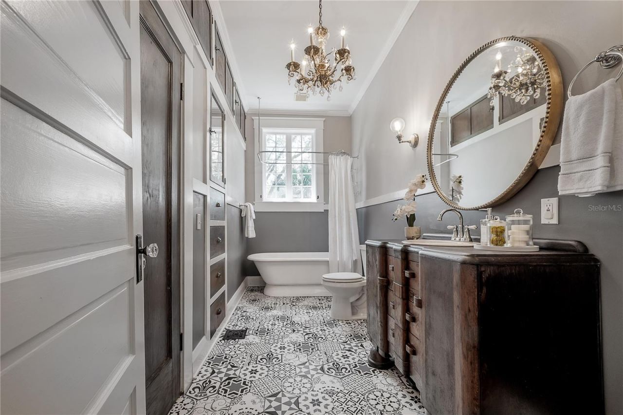 5608 N Seminole Avenue, Tampa, FL 33604 Photo