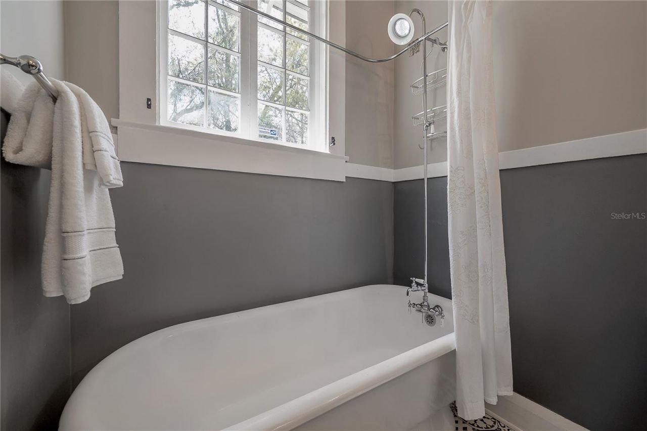 5608 N Seminole Avenue, Tampa, FL 33604 Photo