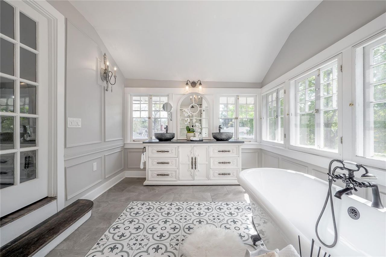 5608 N Seminole Avenue, Tampa, FL 33604 Photo