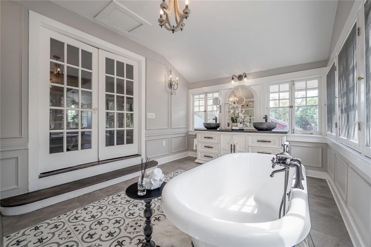 5608 N Seminole Avenue, Tampa, FL 33604 Photo