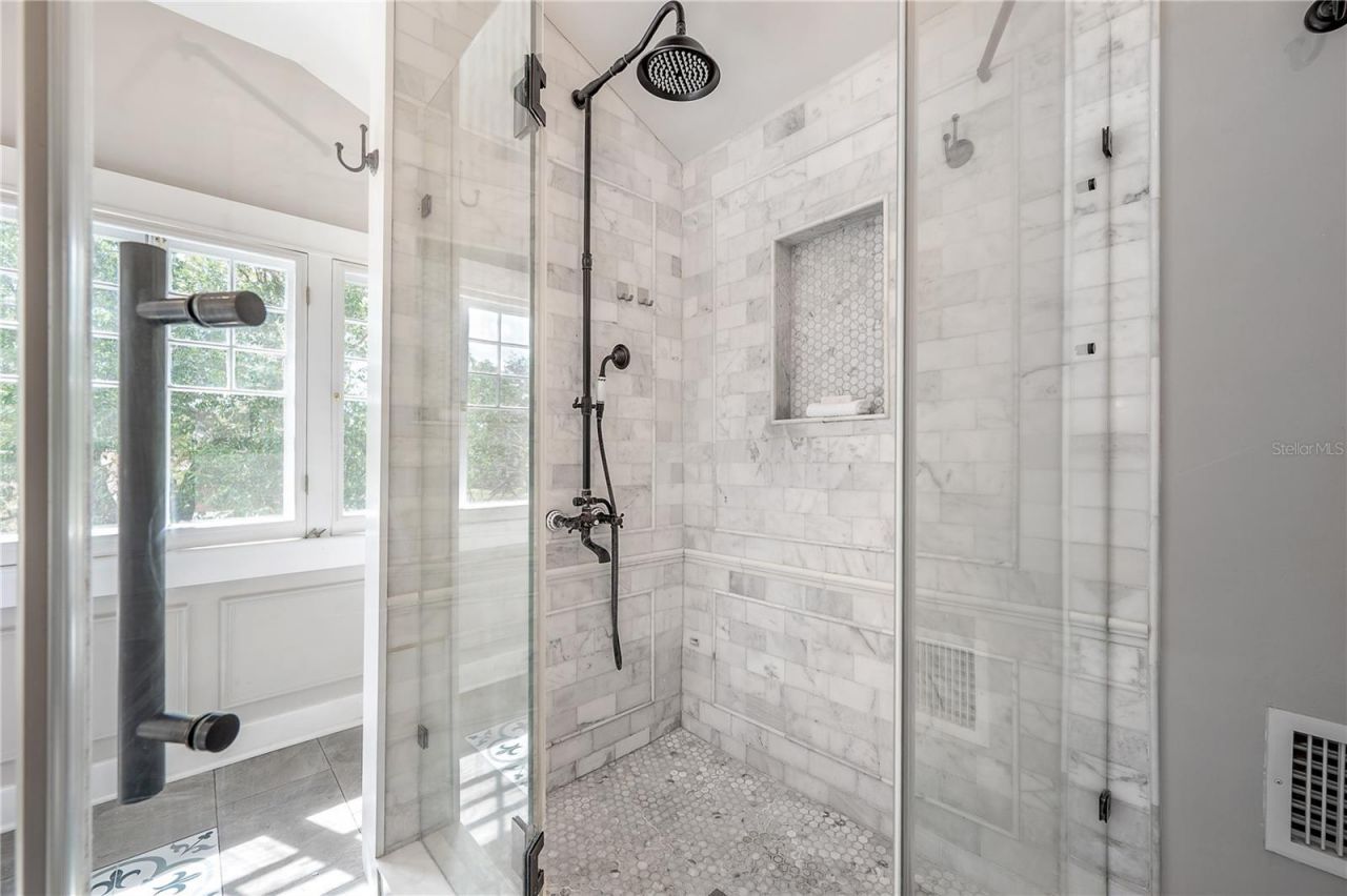 5608 N Seminole Avenue, Tampa, FL 33604 Photo