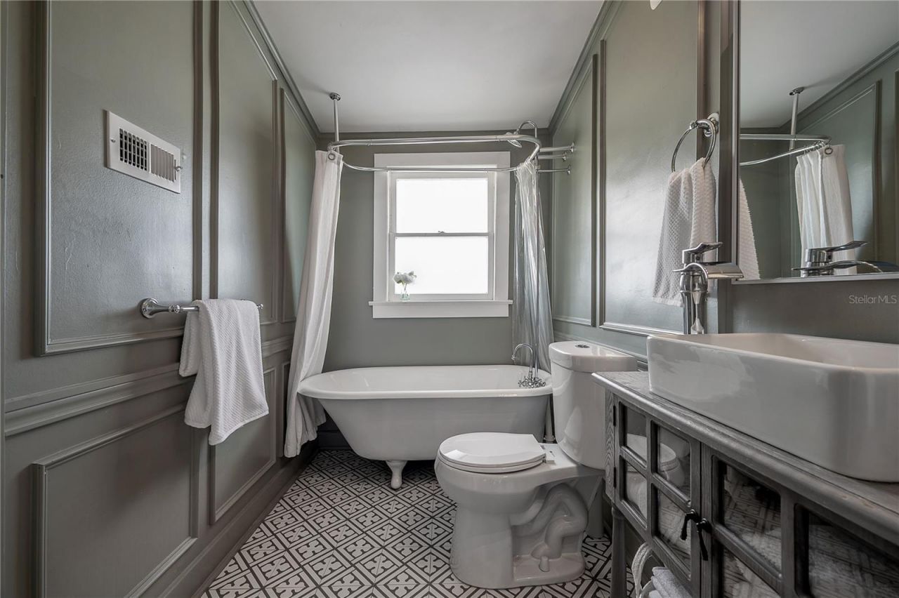 5608 N Seminole Avenue, Tampa, FL 33604 Photo