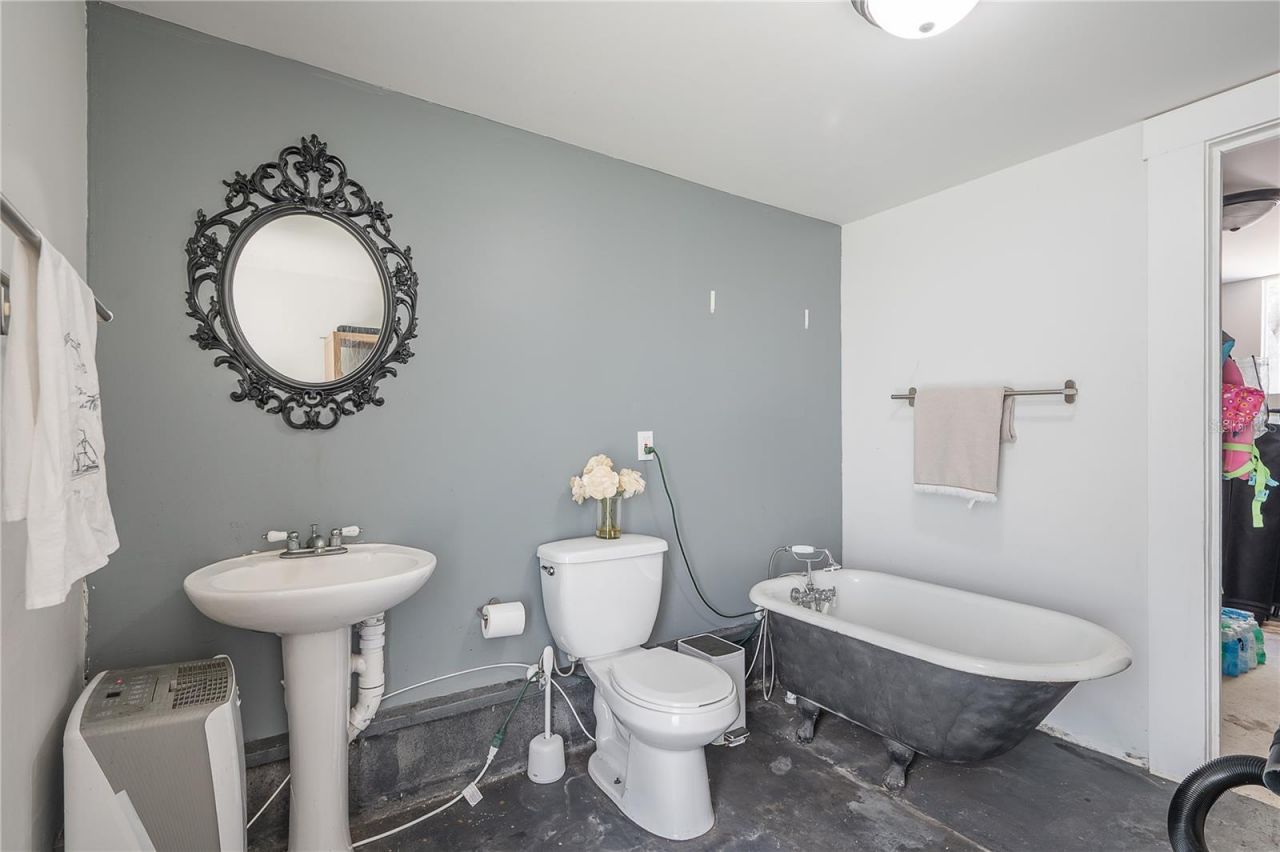 5608 N Seminole Avenue, Tampa, FL 33604 Photo