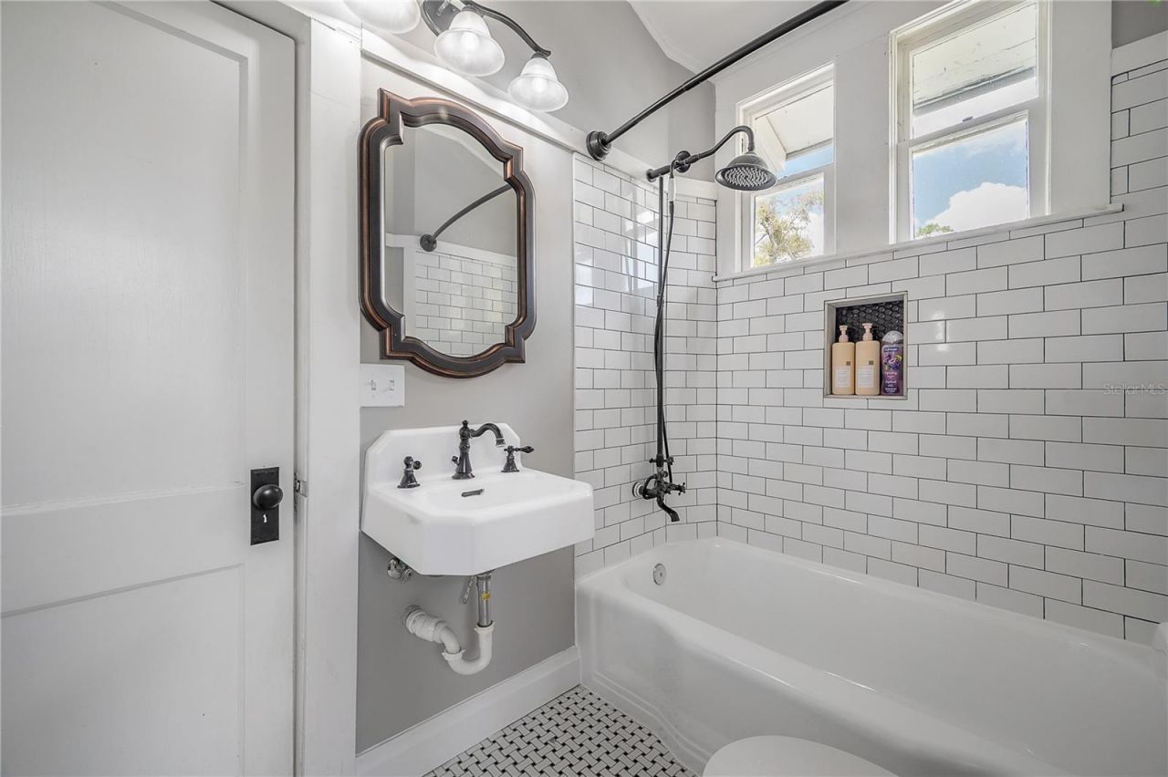 5608 N Seminole Avenue, Tampa, FL 33604 Photo